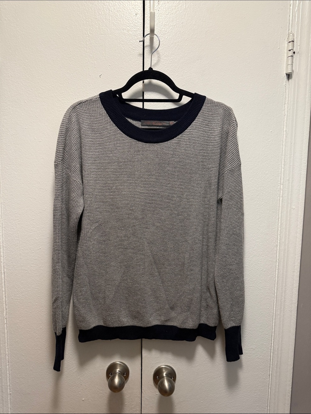 Feel The Piece Navy Ribbed-Neck Knit Top with Gray Body